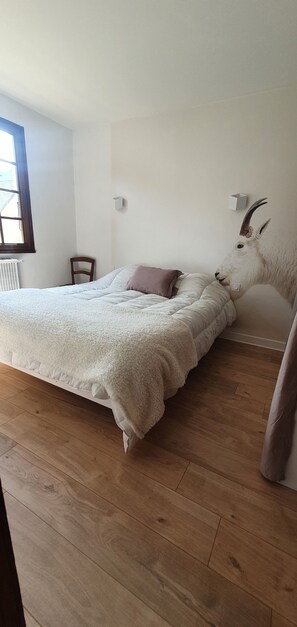 6 bedrooms, travel crib, free WiFi - Quiet house at the foot of the Pyrenees (SARRANCOLIN)