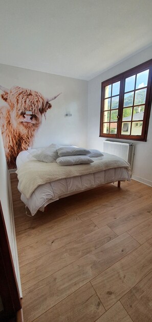 6 bedrooms, travel cot, free WiFi - Quiet house at the foot of the Pyrenees (SARRANCOLIN)