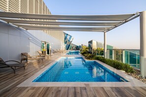 Outdoor pool - Unlock J One (Dubai)