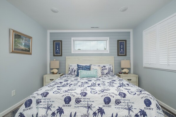 3 عدّة غرف نوم وخدمة الإنترنت وملاءات أسرّة