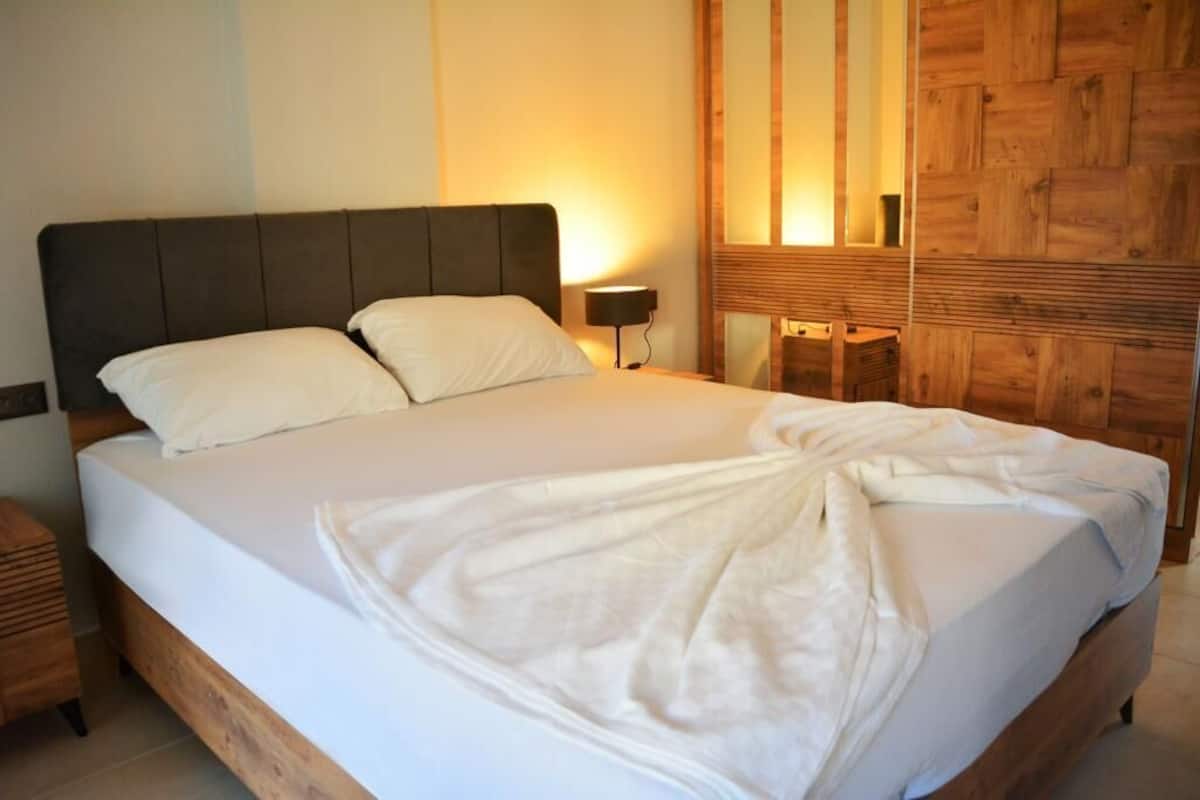 Luxury Suite | 2 bedrooms, premium bedding, desk, laptop workspace