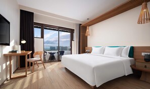 Premium bedding, down duvets, free minibar, desk