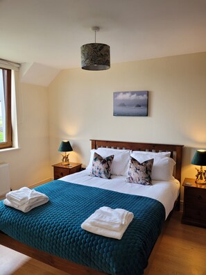 House, Multiple Beds | 4 bedrooms, iron/ironing board, free WiFi, bed sheets - Remarkable 4-bed House (Waterville)