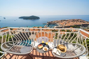 Apartment (Two Bedroom Apartment with balcony an) | Balcony
