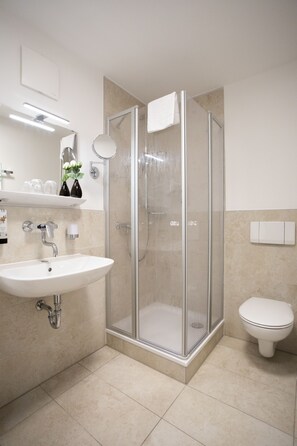 Shower, hair dryer, towels, soap - B Home Apart Hotel by Alpha (Bogen)
