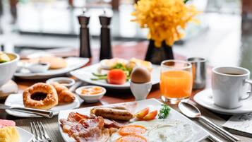 TĂ€gliches inbegriffenes FrĂŒhstĂŒcksbuffet