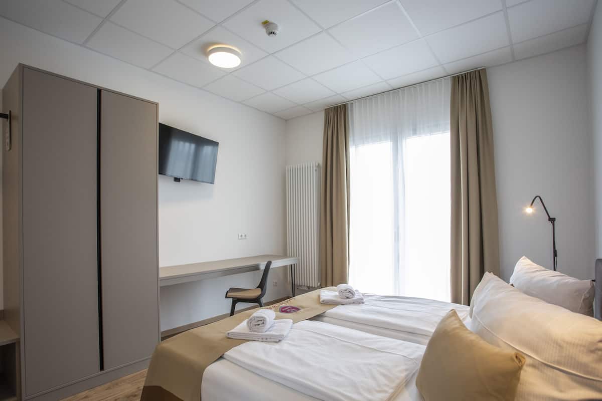 Deluxe Single Room | 1 bedroom, premium bedding, in-room safe, desk
