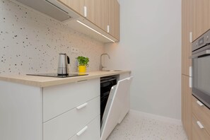 Réfrigérateur, four, plaque de cuisson, lave-vaisselle