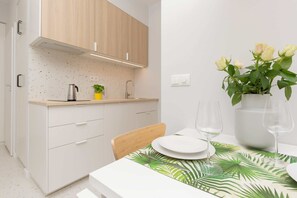 Réfrigérateur, four, plaque de cuisson, lave-vaisselle