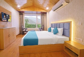 Executive King Room | 1 bedroom, free WiFi, bed sheets - Hotel Green - Behind Parmarth Niketan (Rishikesh)