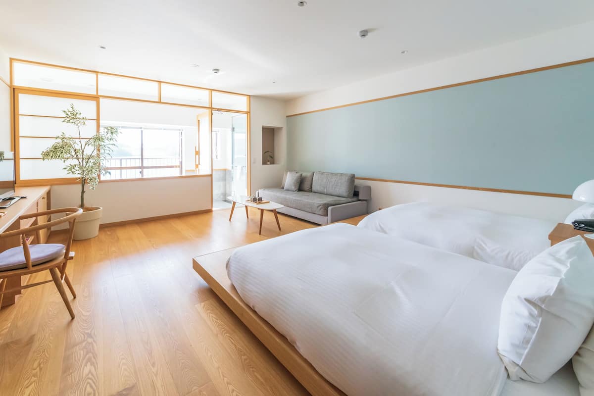 In-room safe, WiFi, bed sheets