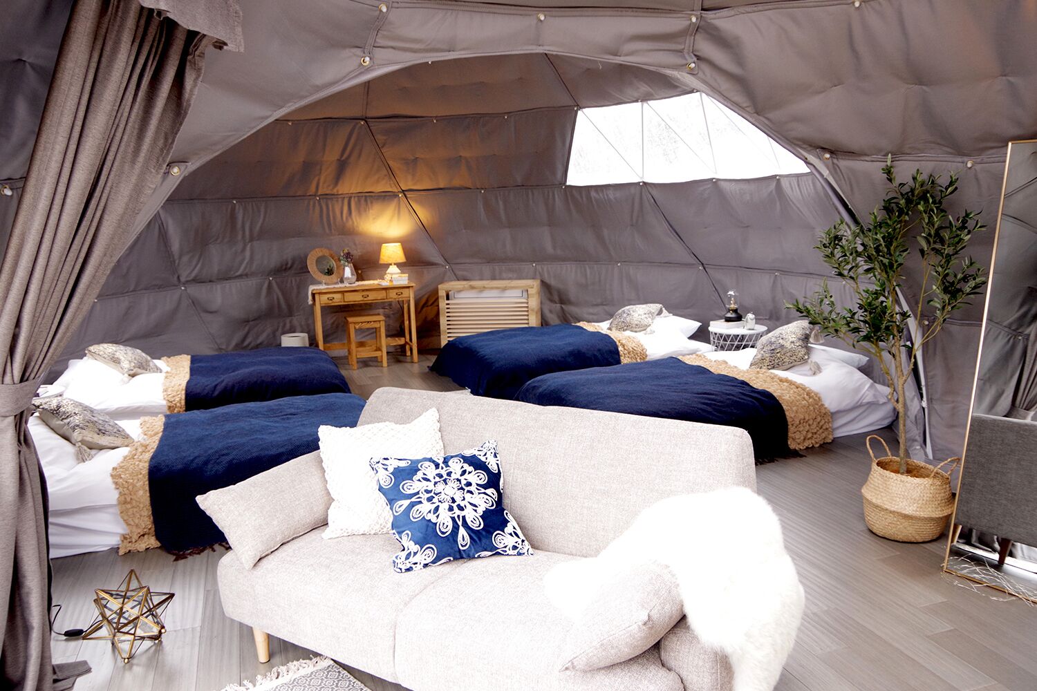 Standard Room, 4 Bedrooms, Non Smoking, Mountain View | In-room safe, WiFi, bed sheets