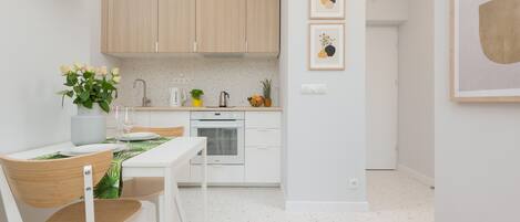 Réfrigérateur, four, plaque de cuisson, lave-vaisselle