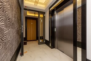 Unclassified image, 5 of 23, button