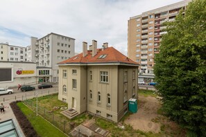 Unclassified image, 3 of 23, button