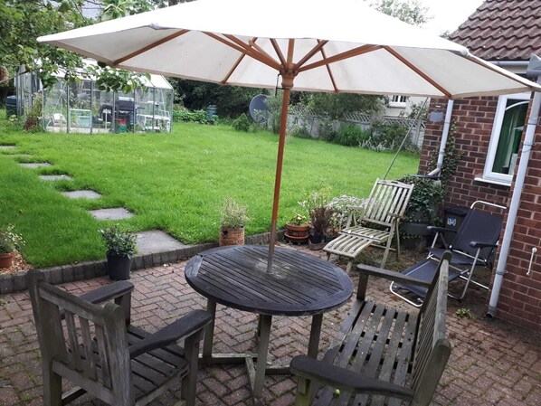 Outdoor dining - Spacious idyllic village retreat with spectacular views (Harby)
