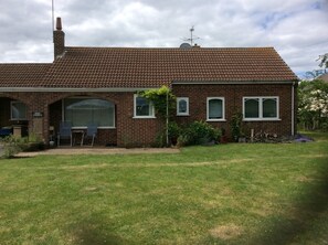 Exterior - Spacious idyllic village retreat with spectacular views (Harby)