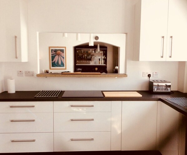 Private kitchen - Spacious idyllic village retreat with spectacular views (Harby)