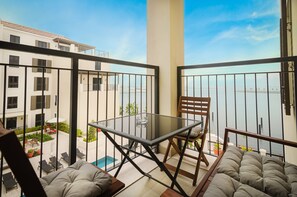 Panoramic-Apartment, 2 Schlafzimmer, Meerblick | Ausblick vom Zimmer