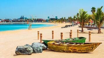 Perto da praia, areia branca