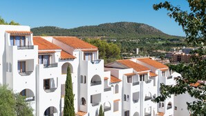 A white building with red-tiled roofs and multiple balconies. - Holiday Park Santa Ponsa (Calvia)