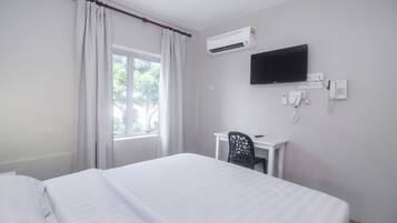 Room, 3 Bedrooms | Bilik Mandi | Pancuran mandi, kelengkapan dandanan diri percuma, tuala disediakan