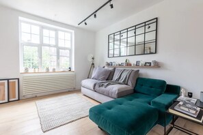 Basic Apartment, 1 King Bed with Sofa bed | Living room