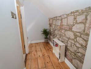 1 bedroom, individually decorated, individually furnished, free WiFi