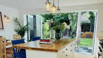 Basic Townhome, Multiple Beds | Private kitchen | Fridge, microwave, oven, stovetop