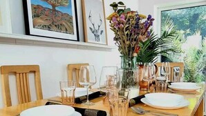 Basic Townhome, Berbilang Katil | Restoran