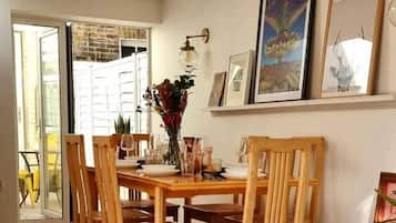 Basic Townhome, Multiple Beds | Private kitchen | Fridge, microwave, oven, stovetop