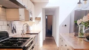 Basic Townhome, Berbilang Katil | Dapur peribadi | Peti sejuk, ketuhar gelombang mikro, ketuhar, dapur 