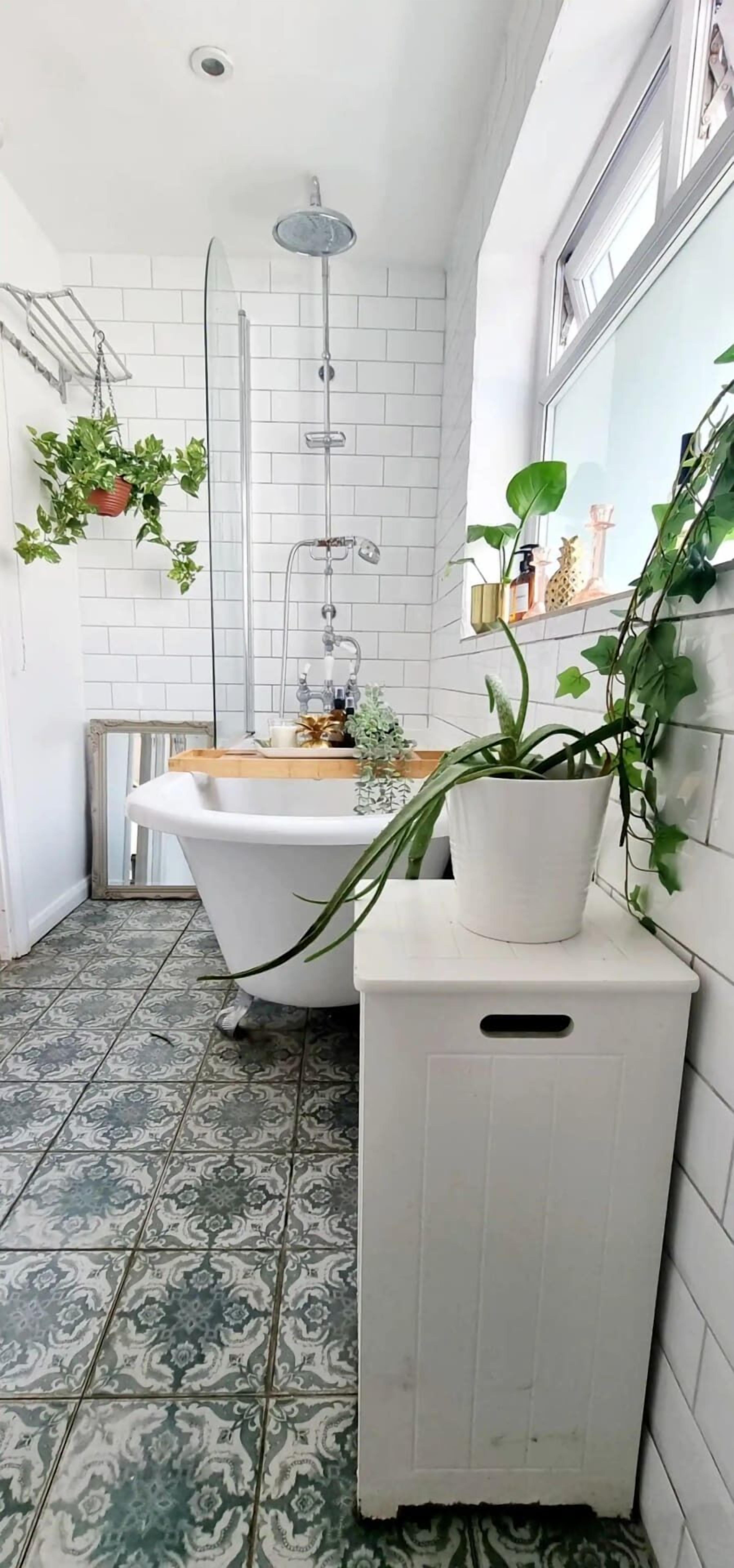 Basic Townhome, Multiple Beds | Bathroom | Hair dryer, towels, soap, shampoo