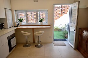 基础公寓, 1 张双人床 | 私人厨房 | 冰箱、微波炉、烤箱、洗碗机