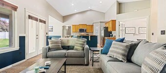 Family home -desirable neighborhood w/ pool access