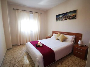 2 bedrooms, iron/ironing board, Internet, bed sheets