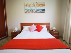 2 bedrooms, iron/ironing board, internet, bed sheets - PUESTA DE SOL RENTALS 3BJ (PLAYA SAN JUAN)