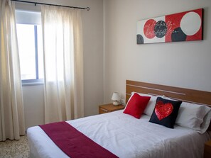 2 habitaciones, tabla de planchar con plancha, internet y ropa de cama 