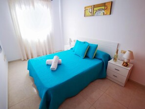 2 bedrooms, iron/ironing board, internet, bed sheets