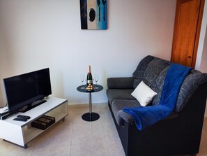 TV - PUESTA DE SOL RENTALS 3BR (PLAYA SAN JUAN)