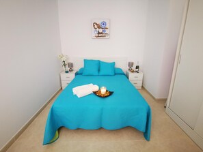 1 makuuhuone, silitysrauta/-lauta, internet, vuodevaatteet