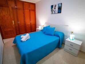 2 bedrooms, iron/ironing board, internet, bed sheets