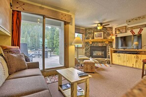 TV, fireplace, video games, table football - Ski-In/Ski-Out Studio at Winter Park Base! (Winter Park)