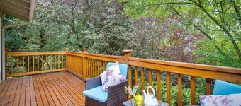 Peaceful Retreat Serene Lake Forest Park House
