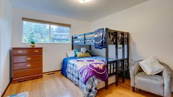 5 多间卧室、办公桌、熨斗/熨衣板、旅行婴儿床