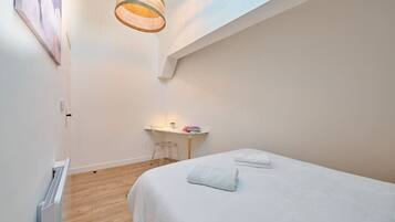1 bedroom, desk, iron/ironing board, WiFi (free)