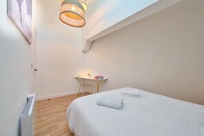 1 chambre, bureau, fer et planche à repasser, Wi-Fi gratuit