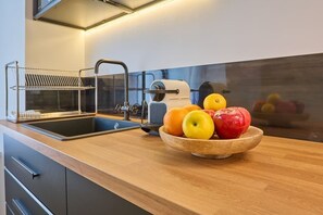 Fridge, microwave, oven, stovetop - ★★★★★ Beautiful Duplex Design with private terrace -  Ideally located (Moret-Loing-et-Orvanne)