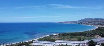 A terrace overlooking the sea 19084041C226886