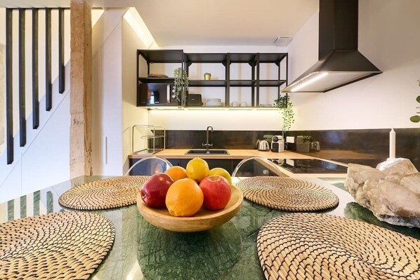 Fridge, microwave, oven, stovetop